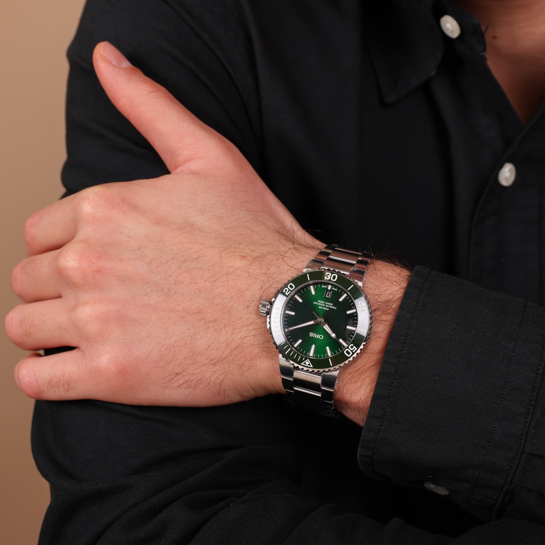 Oris Aquis Date 39.50 mm Watch in Green Dial