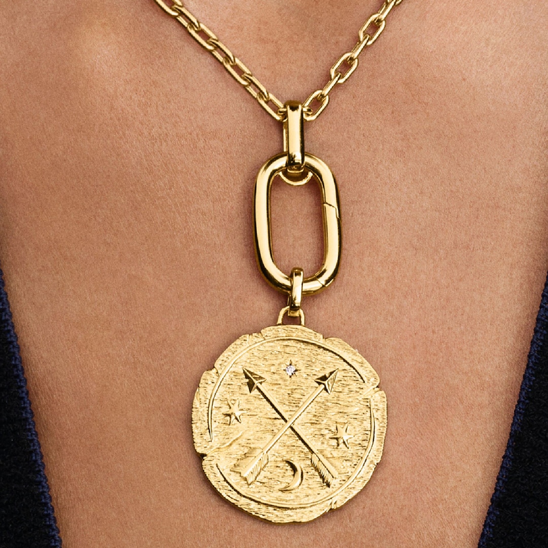 764084C01 | Pandora Gold ME Crossing Arrows Oversized Medallion Charm