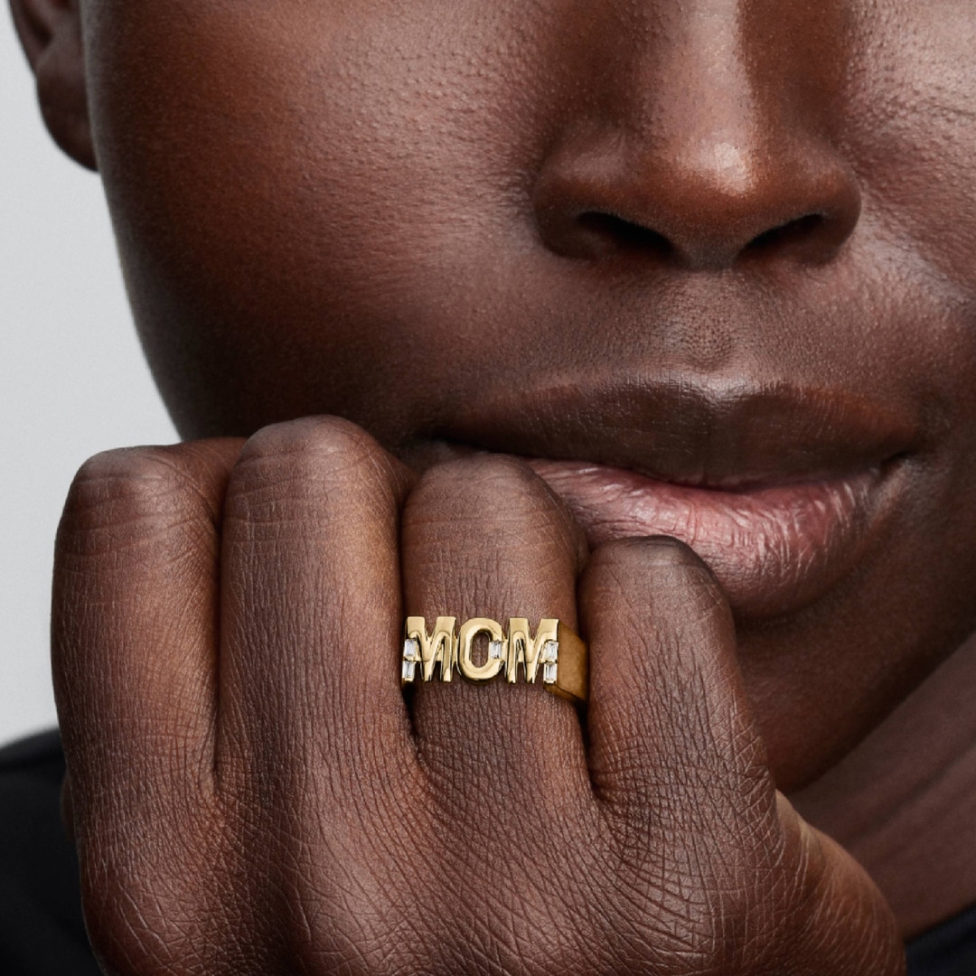 Mohrm Rind 164460C01 | Pandora Gold Moments Mom Signet Ring