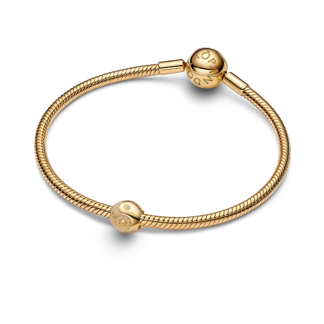 764045C00 | Pandora Gold Moments Textured Hamsa Hand Mini Charm