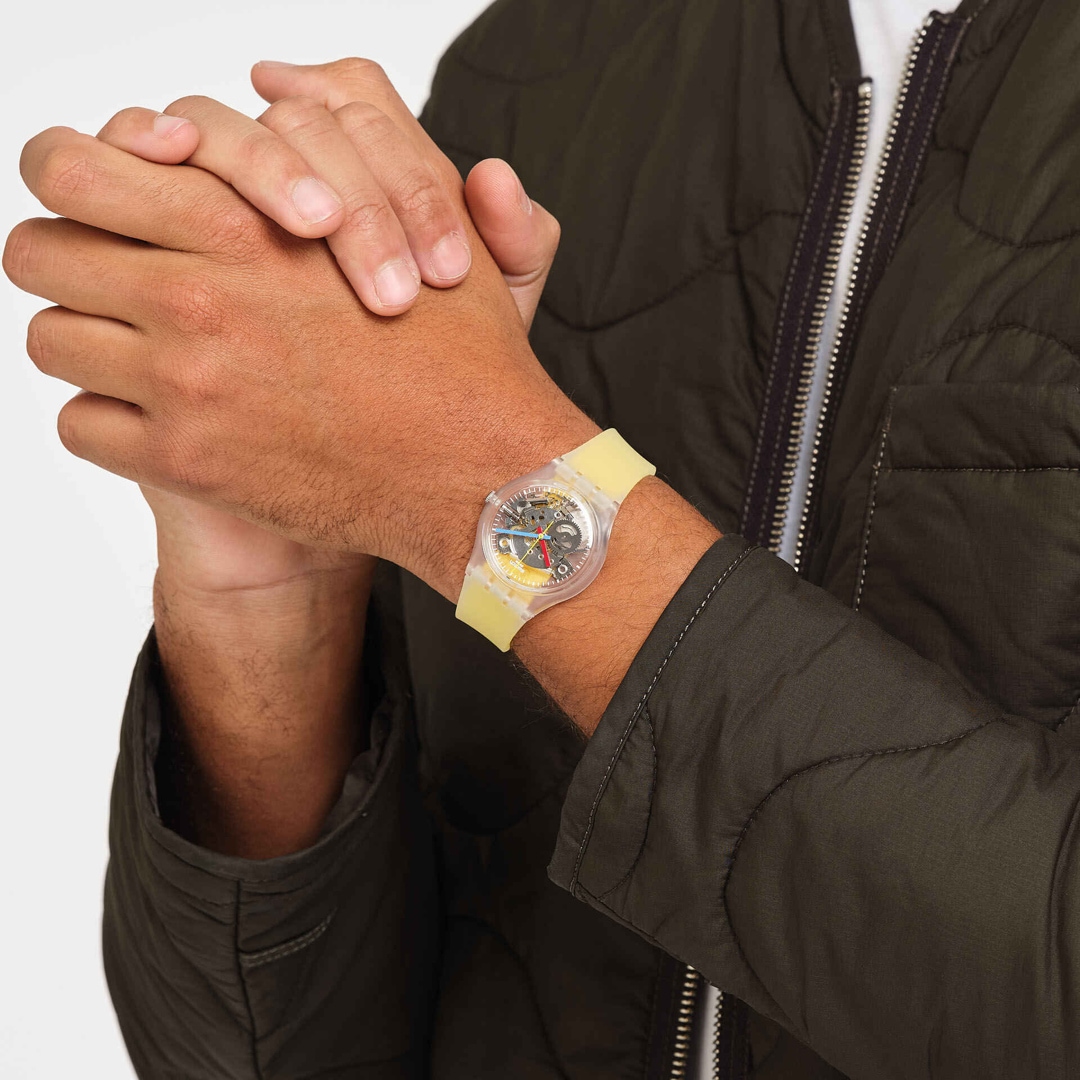 GE291 | Swatch Original 34 Clearly Yellow Striped display picture 2