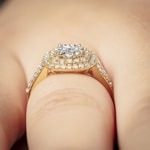 0.80ct Diamond Halo Ring 750/18 K Yellow Gold - RI-69330-GG
