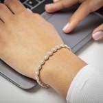 3.00 carats diamants bracelet rivière halo or jaune 750/18 ct - AR-69562-GG