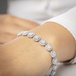 5.00 carats diamants bracelet rivière halo or gris 750/18 ct - AR-69566-WG