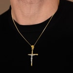 Anhänger 750/18 K Gelbgold Kreuz mit Jesus 49 x 28 mm - AN-1305-GG