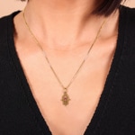 Pendentif or jaune 750/18 ct avec rubis, Main de Fatma - P133.2R