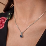 Pendentif or gris 750/18 ct avec saphir ovale et diamants 0.10 ct H/si - AN-52633-SAF-WG