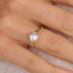 Blush Ring 14k Gelbgold Blume mit Perlmutt - 1280YMQ