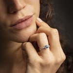 Ring 750/18 K Yellow Gold with oval Sapphire and Diamonds 0.19 ct H/si - RI-52631-SAF-GG