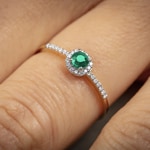 Ring 750/18 K Yellow Gold with round Emerald and Diamonds 0.07 ct H/si - RI-46604-SMA-GG