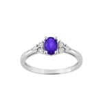 Bague or gris 750/18 ct avec saphir 0.56ct. et diamants 0.04ct.