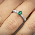 Damenring 750/18 K Weissgold mit Smaragd oval und Diamanten 0.16 ct H/si - RI-52591-SMA-WG