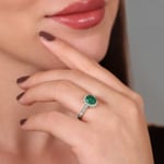 Entourage Ring 750/18 K Weissgold mit Smaragd & Diamanten 0.19 ct H/si - RI-30968-SMA-WG