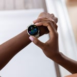 Garmin Venu 3S Smartwatch Salbeigrau / Silber - 010-02785-01