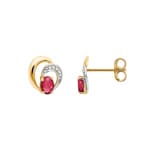 Clous d'oreilles or jaune 750/18 ct avec rubis 0.45ct.