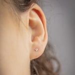 Clous d'oreilles or jaune 750/18 ct avec zircones 4 griffes Ø 2.5mm - IG247JZ