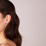 Clous d'oreilles or gris 750/18 ct avec saphir ovale & diamants 0.19 ct H/si - OR-37044-SAF-WG