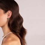 Clous d'oreilles or gris 750/18 ct avec émeraude ovale & diamants 0.81 ct H/si - OR-19241-SMA-WG