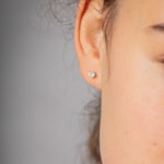 Ohrstecker 750/18 K Weissgold mit Zirkonia 4-Griff Ø 4mm - IG249GZ