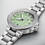 Oris Aquis Date Seafoam Green Ø 36.5mm - 01 733 7770 4157-07 8 18 05P