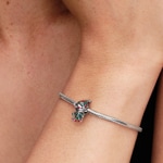 Pandora Moments Beweglicher Weihnachtswichtel Charm 925 Silber - 794294C01