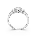 Swarovski Attract Trilogy Ring, Rundschliff, Weiss, Silberfarbenes Finish - M5656289