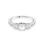 Swarovski Attract Trilogy Ring, Rundschliff, Weiss, Silberfarbenes Finish - M5656289