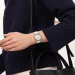 Swatch Irony Medium Glacial Petals - YLS471