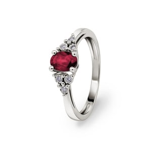 Damenring 750/18 K Weissgold mit Rubin 0.54ct. und Diamanten 0.04ct.