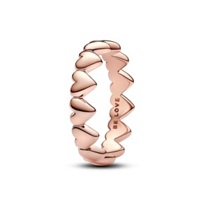 Pandora Rose Moments Reihe von Herzen Ring