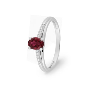Ring 750/18 K Weissgold mit Rubin oval und Diamanten 0.05ct.