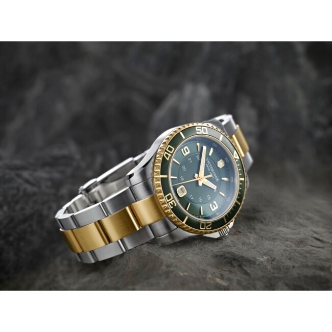 victorinox swiss army men's maverick