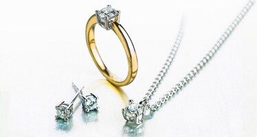 Bijoux avec diamants pour dames