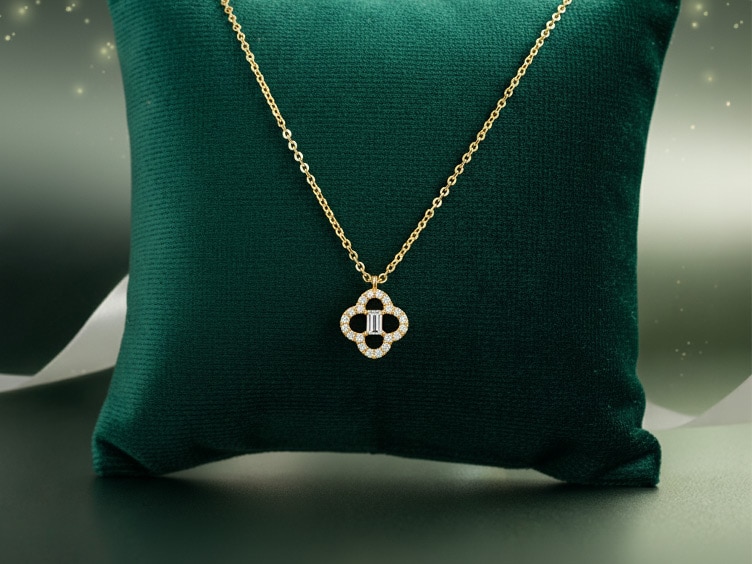 Collection de colliers et chaînes