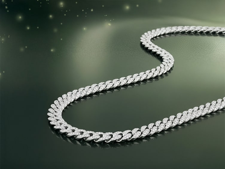 Collection de chaînes et bracelets en acier inoxydable