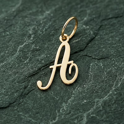 Buchstabenanhänger aus Gold