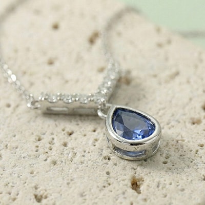 Colliers mit Saphiren