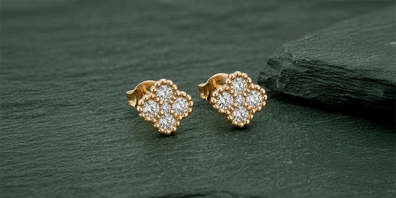Clous d'oreilles avec diamants