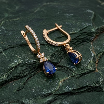 Boucles d'oreilles avec saphirs