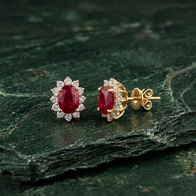 Boucles d'oreilles avec rubis