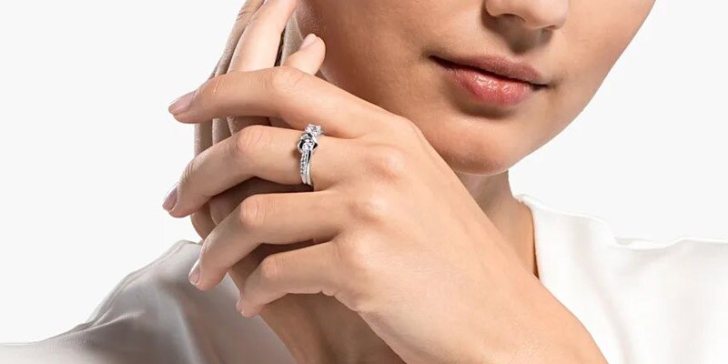 Découvrez la collection de bagues Swarovski