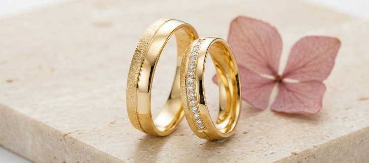 Collection d'alliances en or